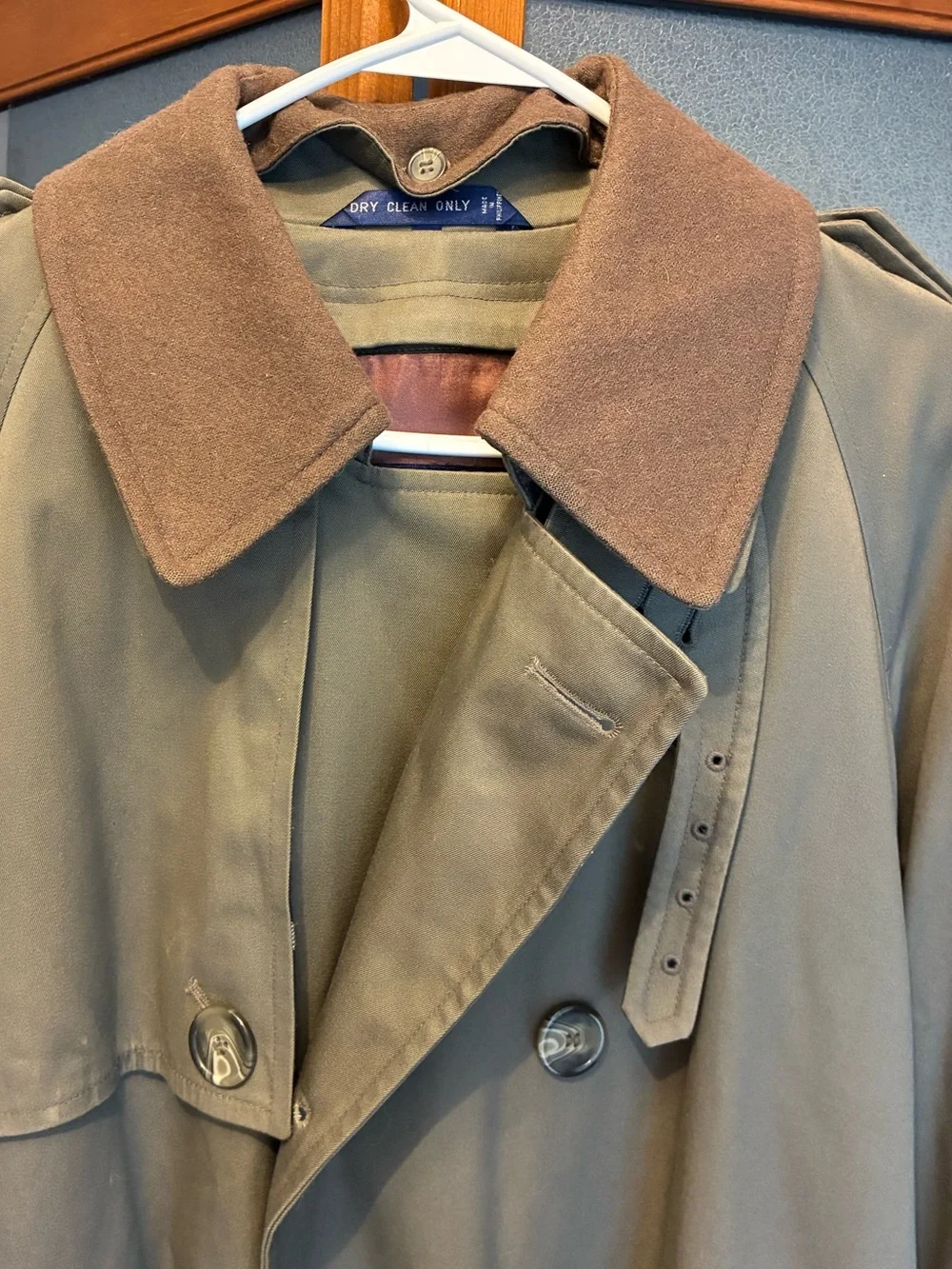 Vintage double-breasted rain trenchcoat